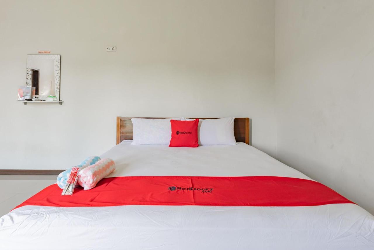 RedDoorz near GOR Sempaja Samarinda Hotel Bagian luar foto