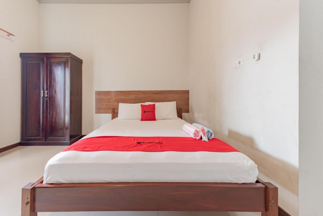 RedDoorz near GOR Sempaja Samarinda Hotel Bagian luar foto